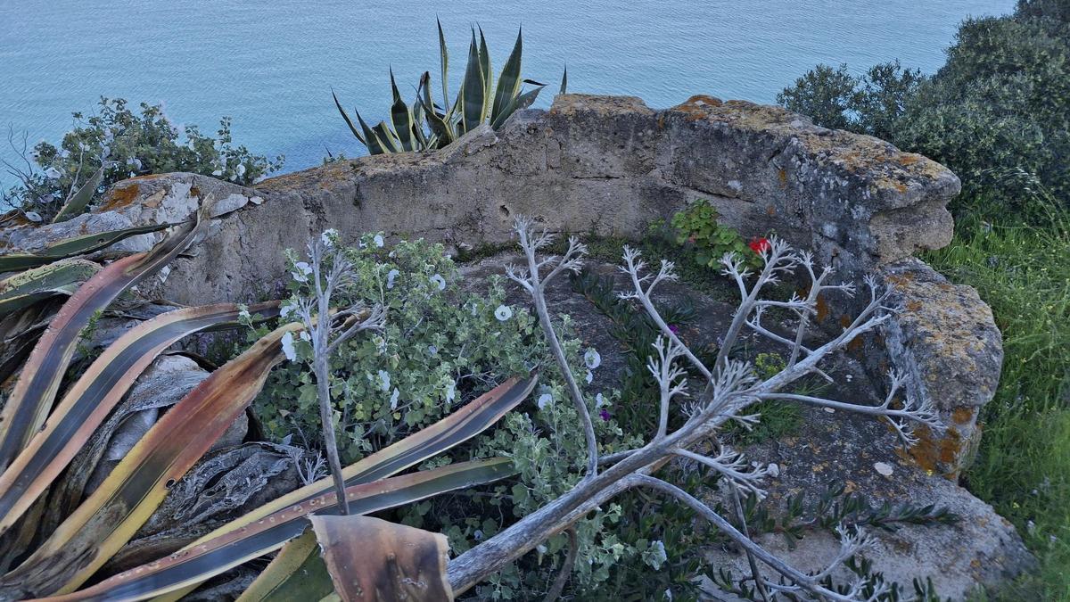 La plataforma circular de vigilancia del cabo de Sant Antoni