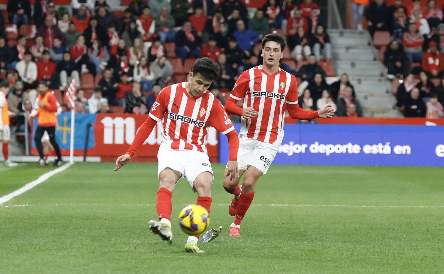 EN IMÁGENES: Ambientazo en el Sporting-Racing de Santander disputado en El Molinón