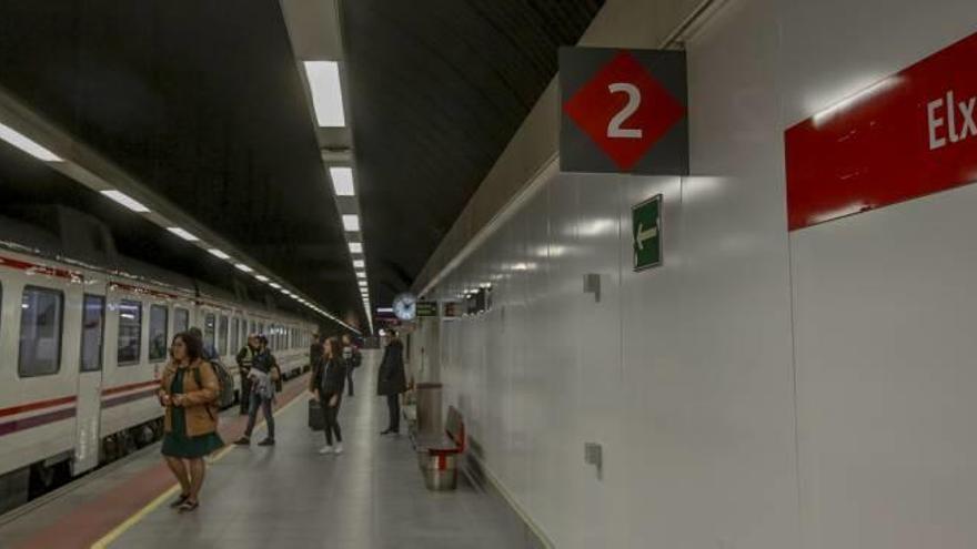 La estación Elx Parc reabre todos los accesos y habilita el ascensor tras cuatro meses en obras