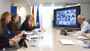 Feijóo evita en una reunió amb els seus barons el suport directe a Mazón