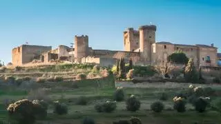El doble castillo medieval transformado en Parador que te transportará al pasado