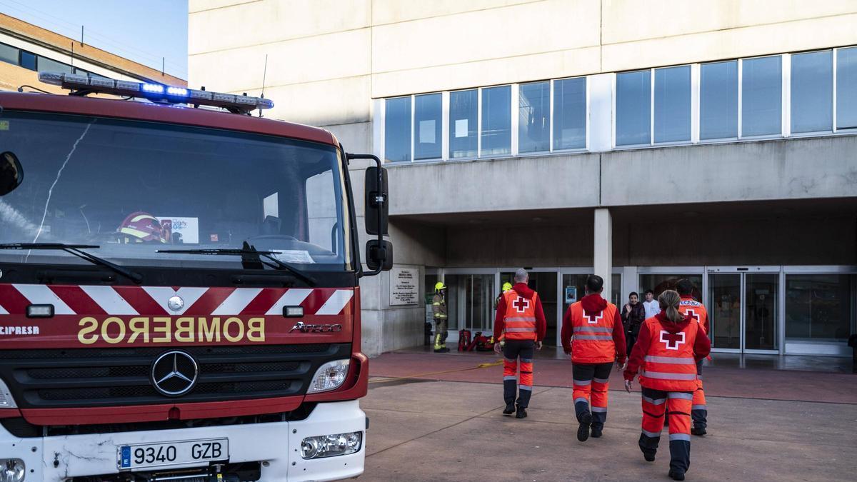 Video | Desalojan la Biblioteca Central del Campus de Cáceres por alerta de humo