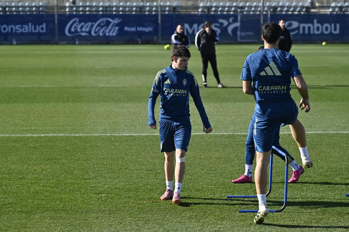 Hugo Pinilla, con un pequeño vendaje en una rodilla.