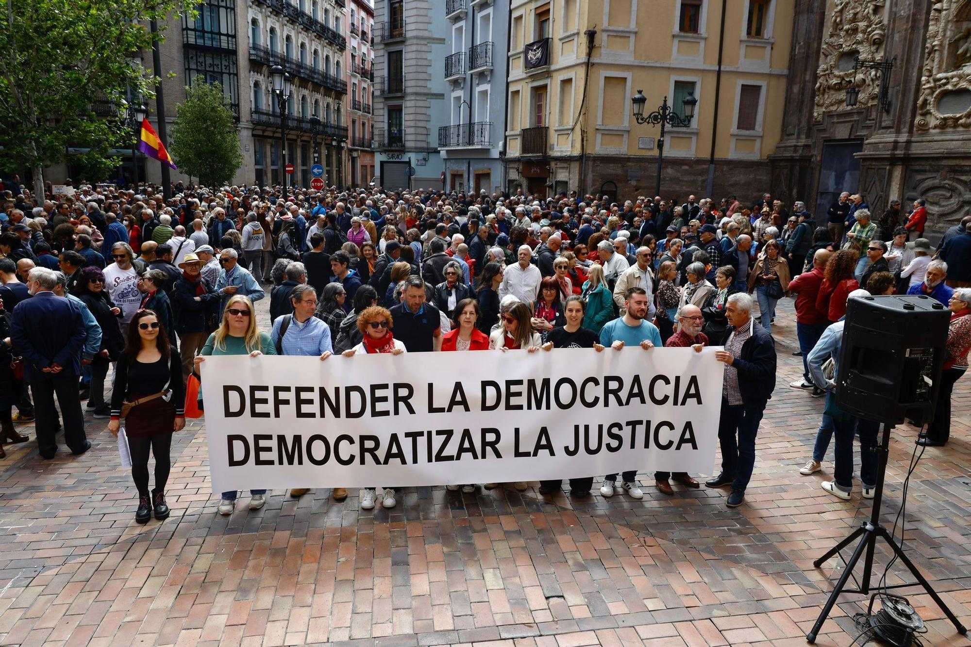 En imágenes | Concentración en favor de la democracia y la despolitización de la justicia