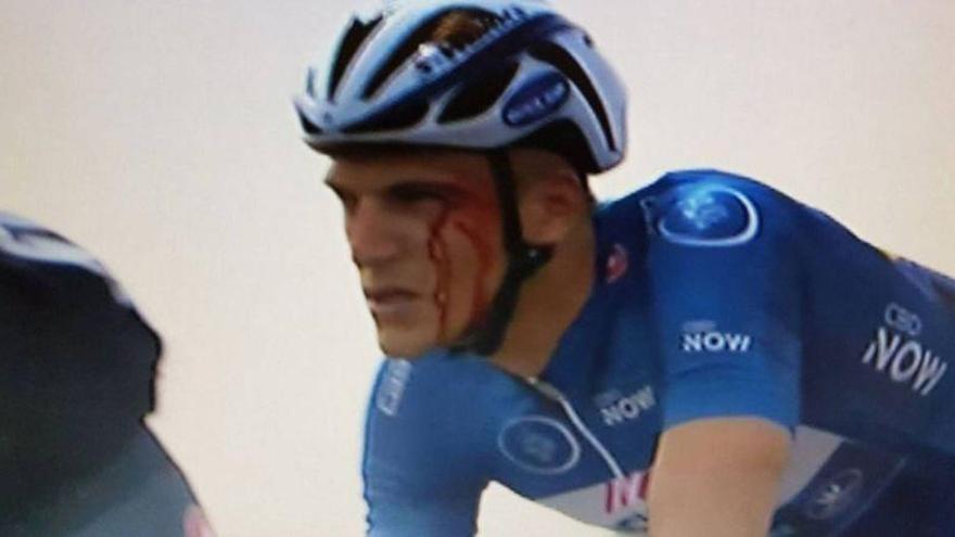 Codazo de Grivko a Kittel en plena carrera en el Tour de Dubái