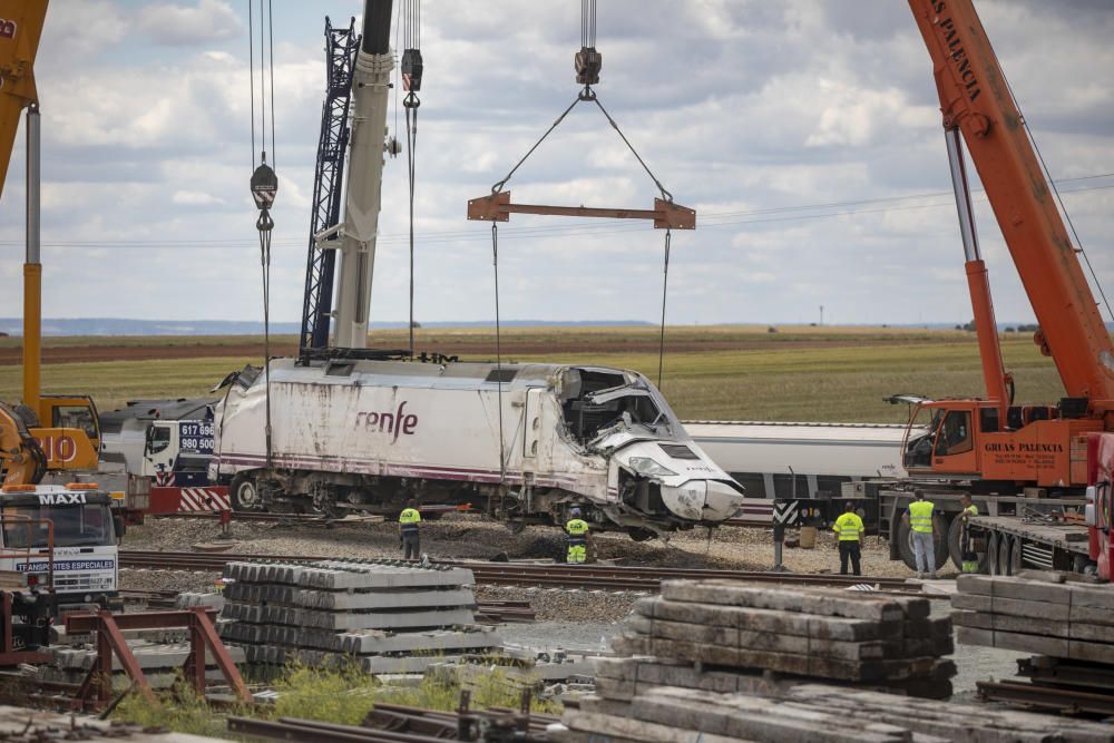 Rescate de la locomotora del Alvia