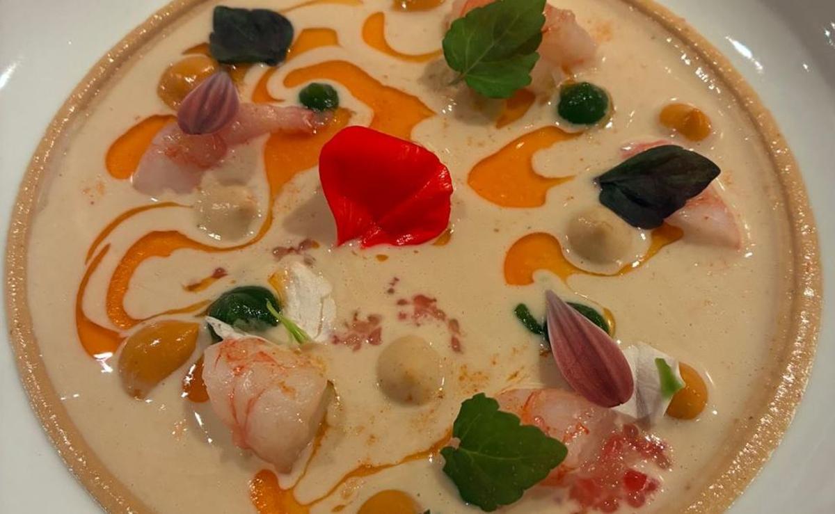 El plat de gamba, pinyons i sàlvia del restaurant Divinum de Girona que ha estat premiat a Dénia.