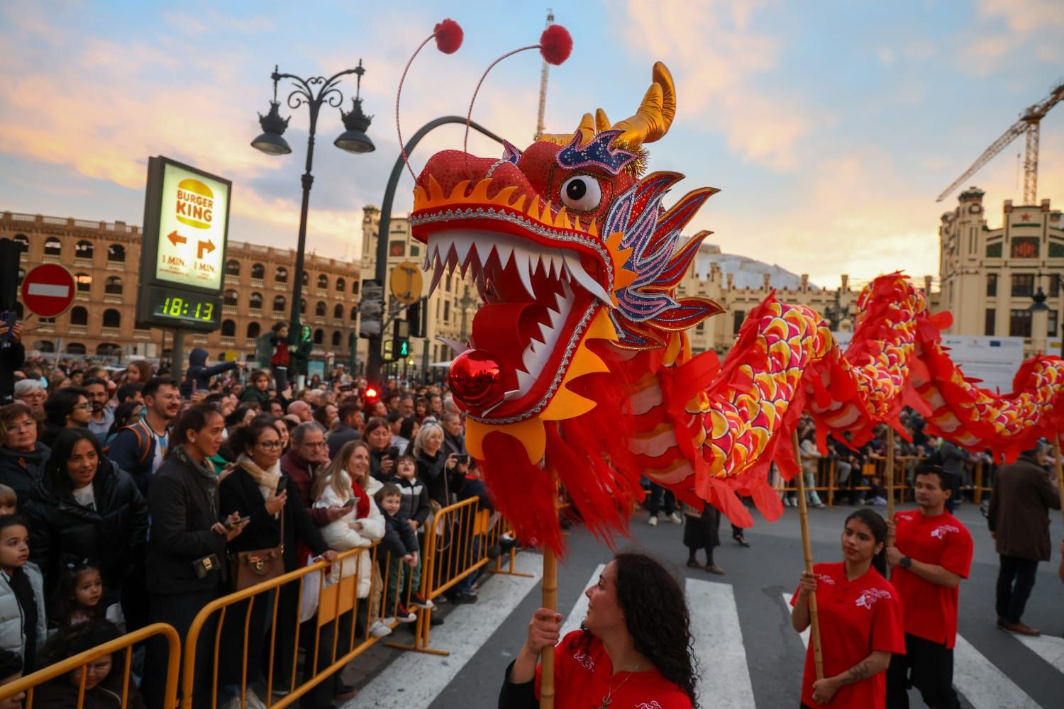 València da la bienvenida al 4723, el Año de la Serpiente de Madera