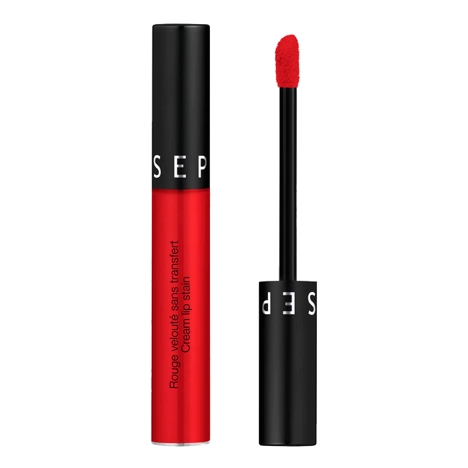 Cream lip Stain de Sephora Collection en el tono 01 Always Red.