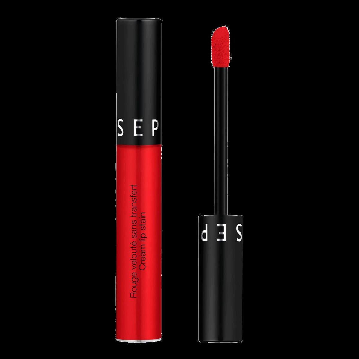Cream lip Stain de Sephora Collection en el tono 01 Always Red.
