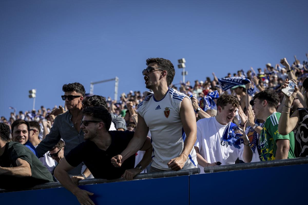 El Ibercaja Estadio, celebrando el 1-1 marcado por Rober ante el Ceuta.