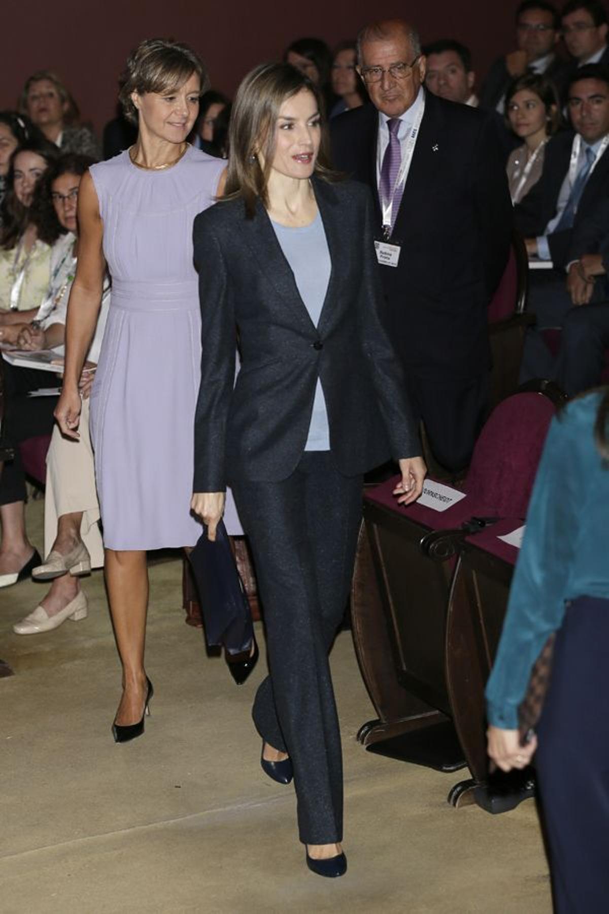 Letizia en el Congreso Save Food 2016 con traje chaqueta