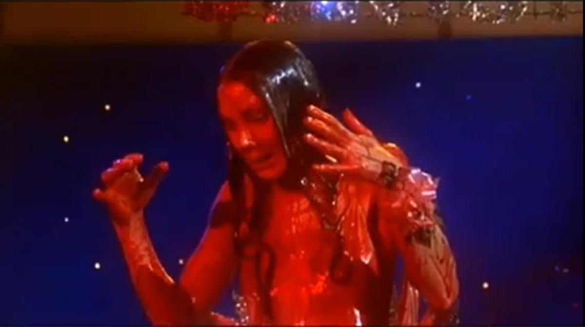 Muntatge amb fragments de 163 pel·lícules de por.