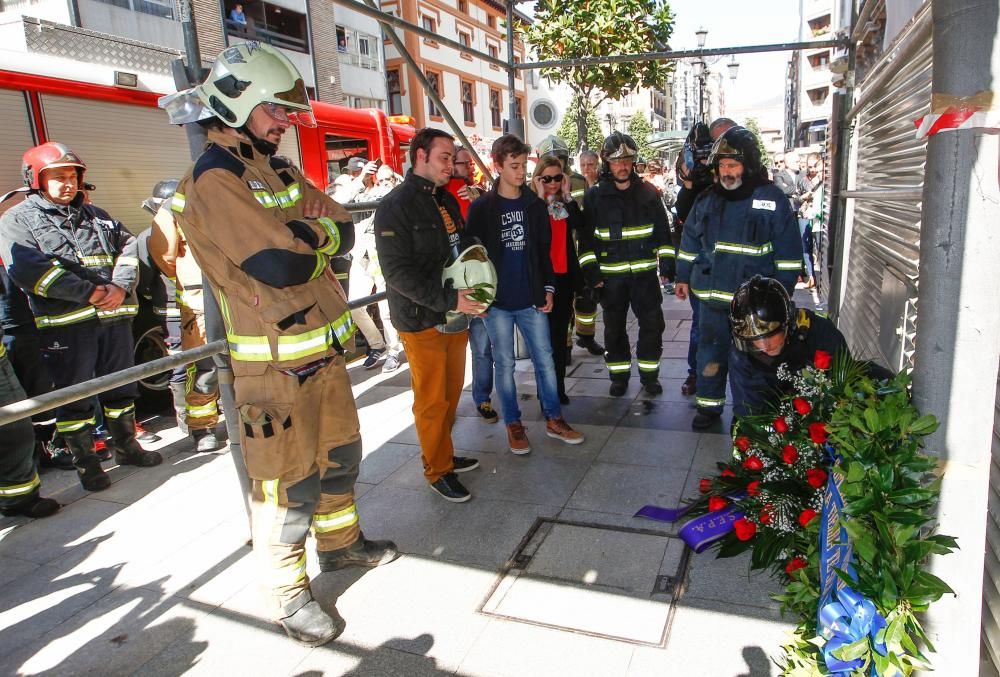 Homenaje al bombero fallecido en el incendio de Uría hace un año