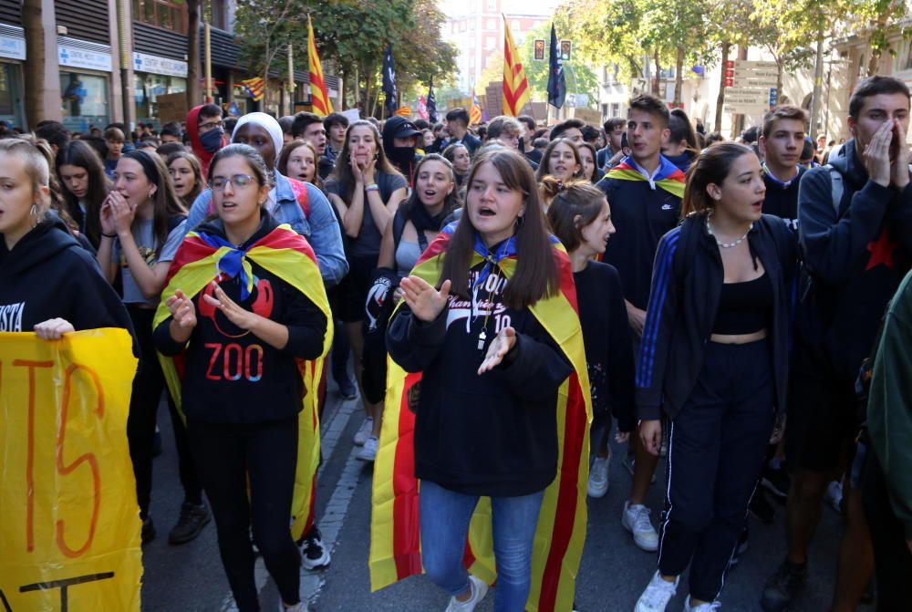 Manifestació d'estudiants contra la sentència del procés pels carrers de Girona