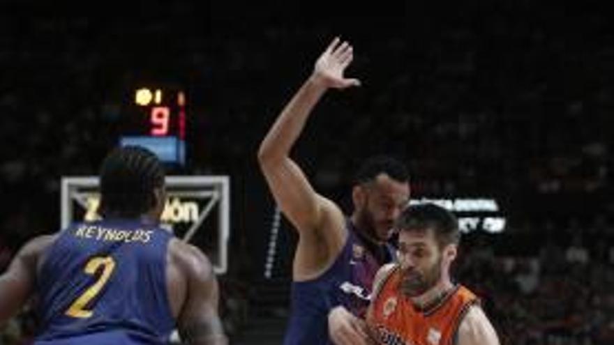 San Emeterio intenta fugir del decisiu Hanga i del debutant Reynolds