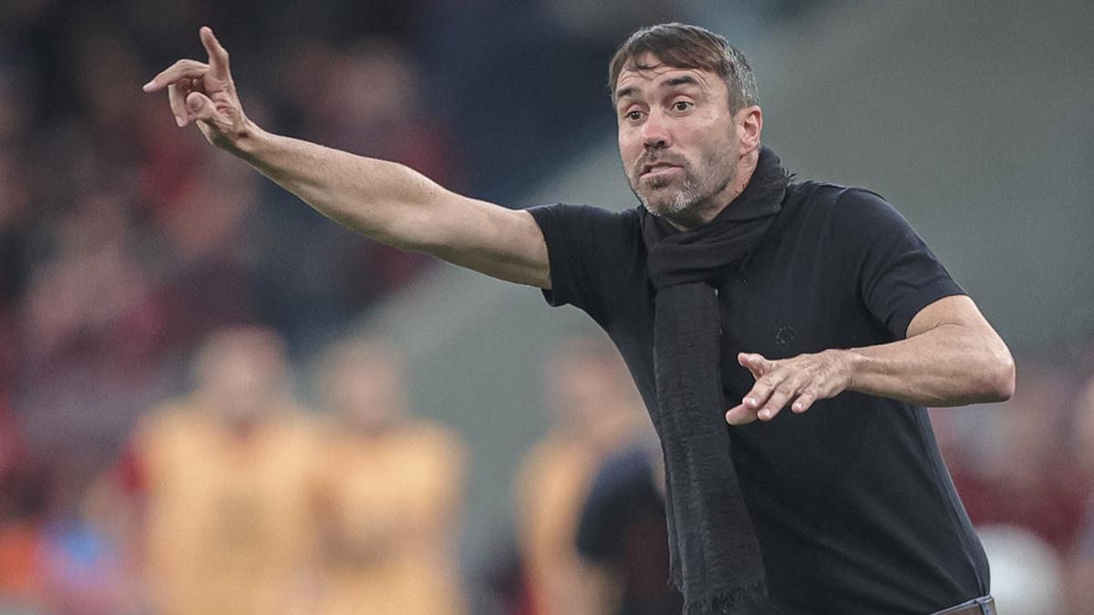 Fútbol | Eduardo Coudet sustituye a Luis García Plaza en el banquillo del  Alavés