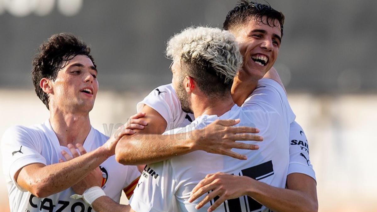 Los jugadores del Mestalla, celebrando un gol