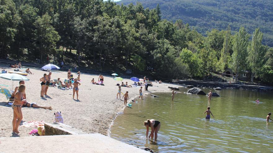 Las playas del Lago de Sanabria, a rebosar en octubre