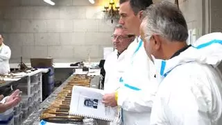 Sánchez visita el laboratorio forense del Valle de los Caídos