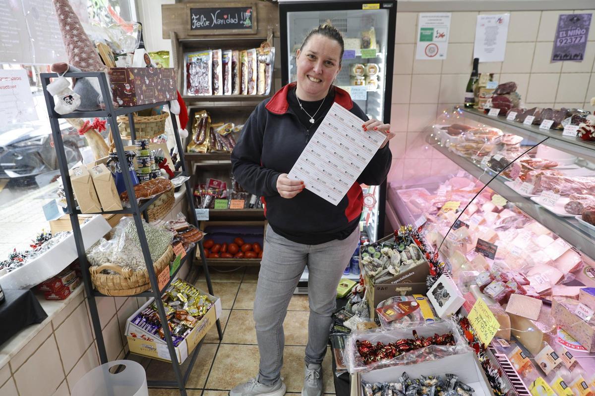 Comprar en las tiendas del barrio tiene premio esta Navidad en Gijón (en imágenes) Comprar en las tiendas del barrio tiene premio esta Navidad en Gijón (en imágenes)