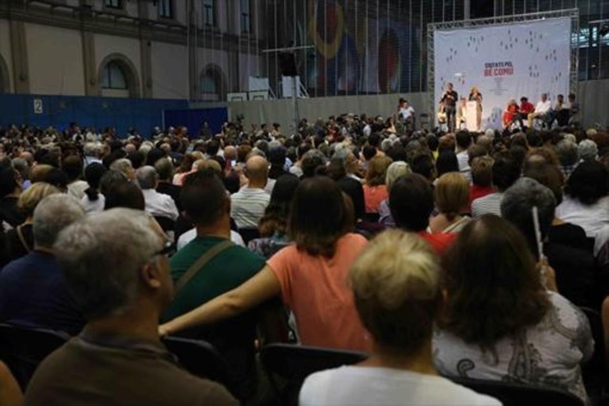 L’Estació del Nord, ahir a la nit, en el moment de la intervenció de l’alcaldessa de Madrid, Manuela Carmena. L’Estació del Nord, ahir a la nit, en el moment de la intervenció de l’alcaldessa de Madrid, Manuela Carmena.