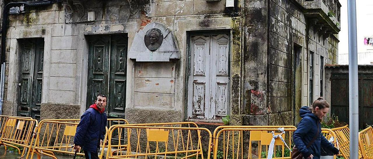 La fachada de la antigua casa de la maestra, en la calle Eduardo Vincenti. |   // GONZALO NÚÑEZ