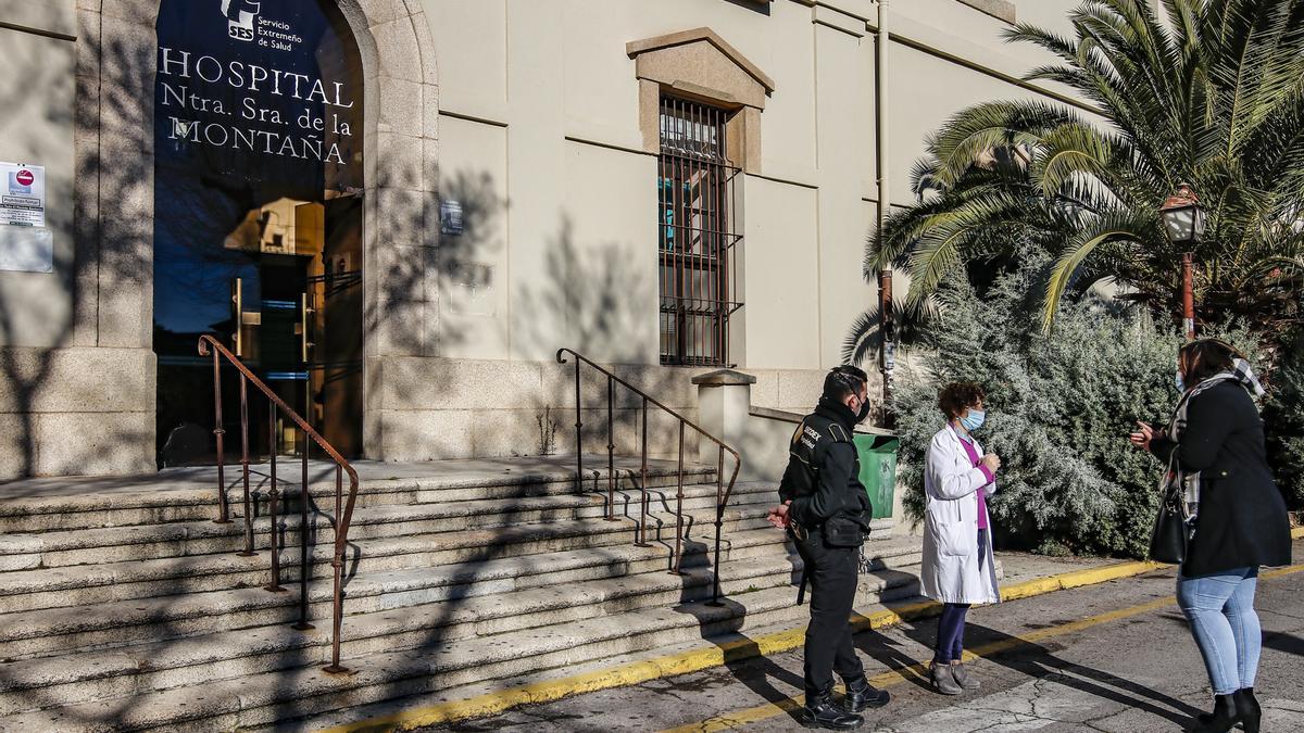 Imagen de la entrada al hospital Virgen de la Montaña.