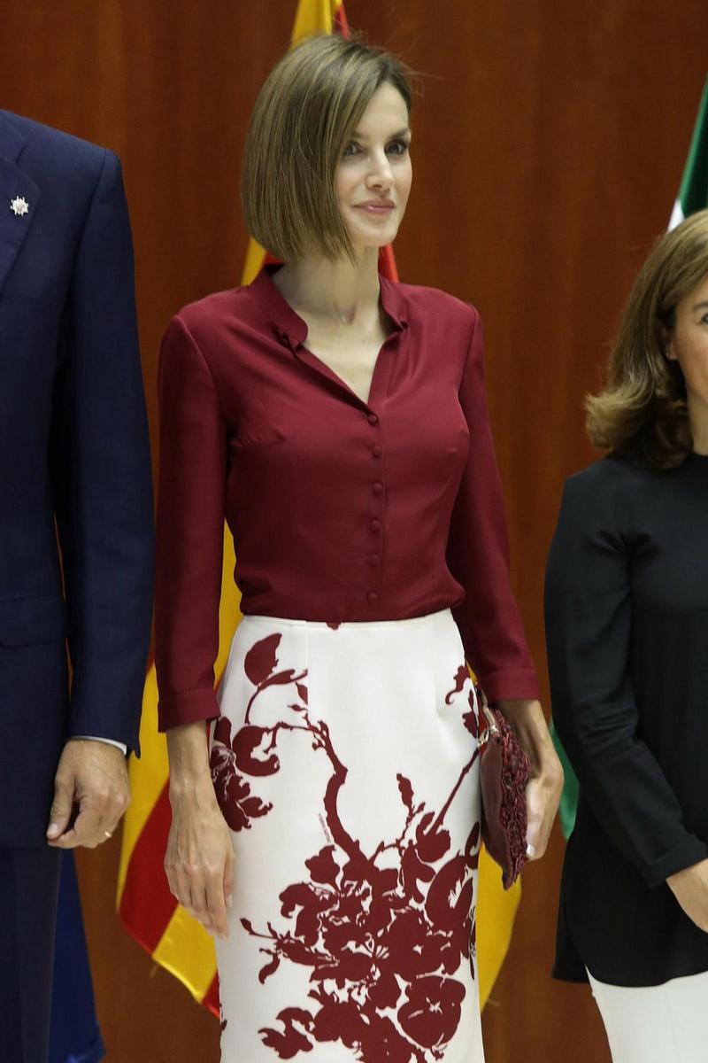 Letizia Ortiz con conjunto en marsala de Felipe Varela