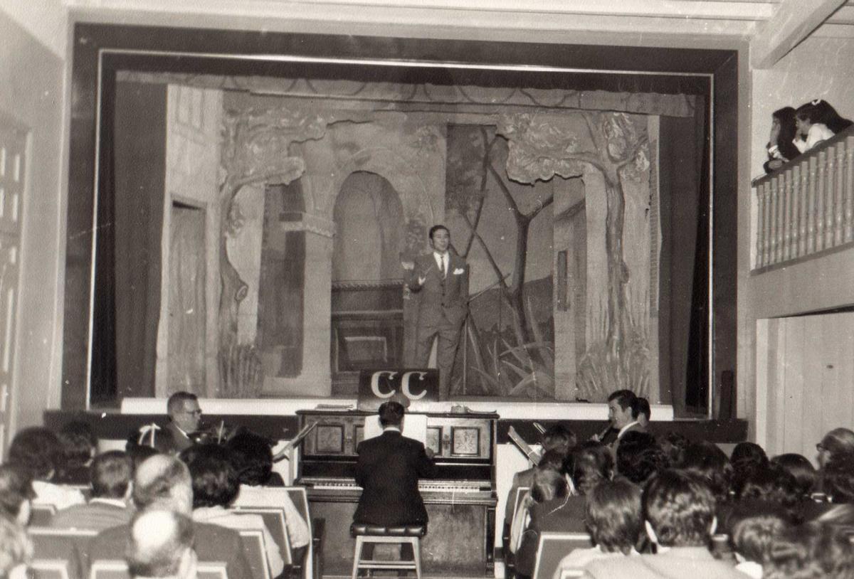 Aquel teatrito del Círculo Católico.