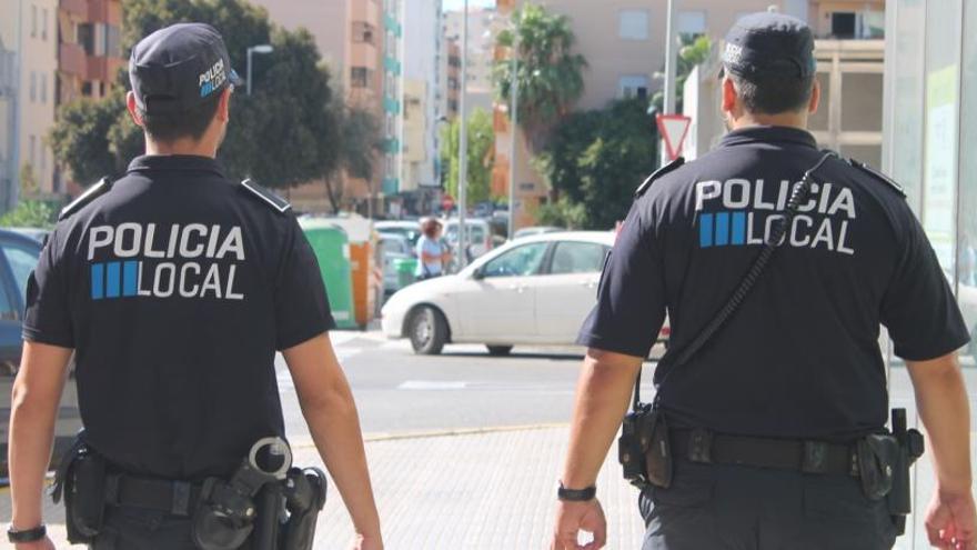 Dos policías locales de Vila.