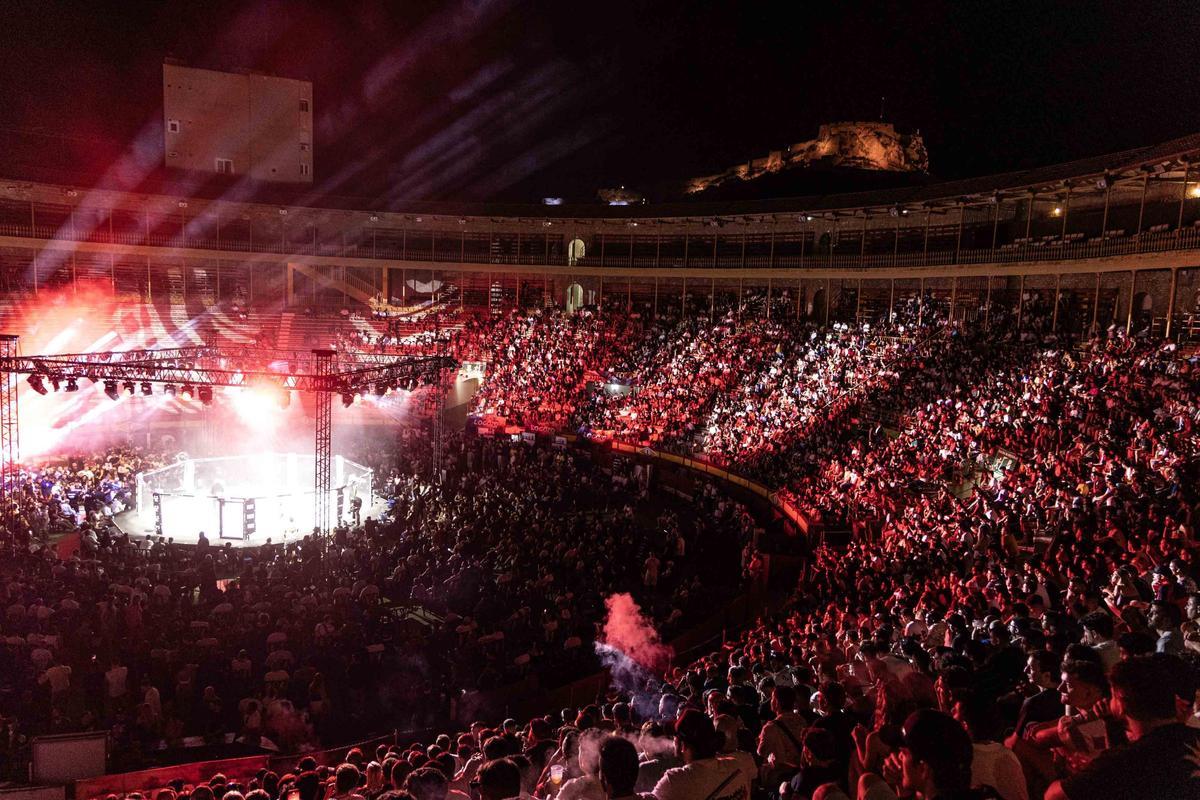 El espectáculo WAR MMA desata la locura en Plaza de Toros de Alicante El espectáculo WAR MMA desata la locura en Plaza de Toros de Alicante