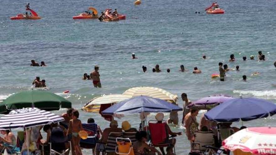 El número de turistas en busca de sol y playa ha decrecido este verano en Santa Pola.