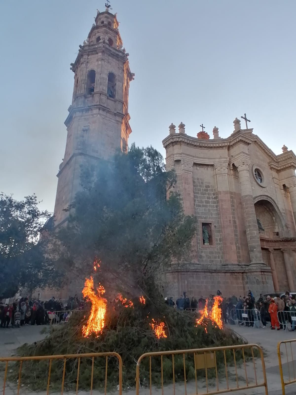 La Vall recupera su multitudinario pasacalle de Sant Antoni