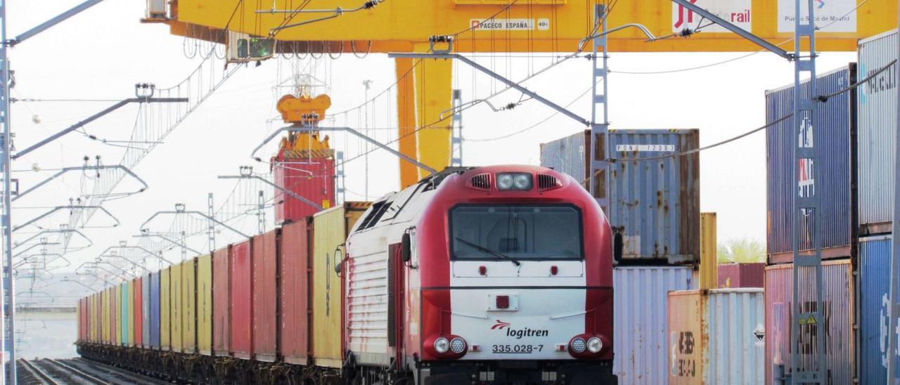 Tren de mercancías operado por Logitren en el Puerto de València, en una imagen de archivo. | LEVANTE-EMV