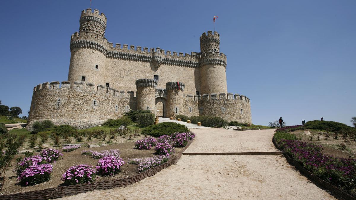 Castillo de Manzanares El Real, cerrado tmporalmente al público por trabas legales con los permisos.