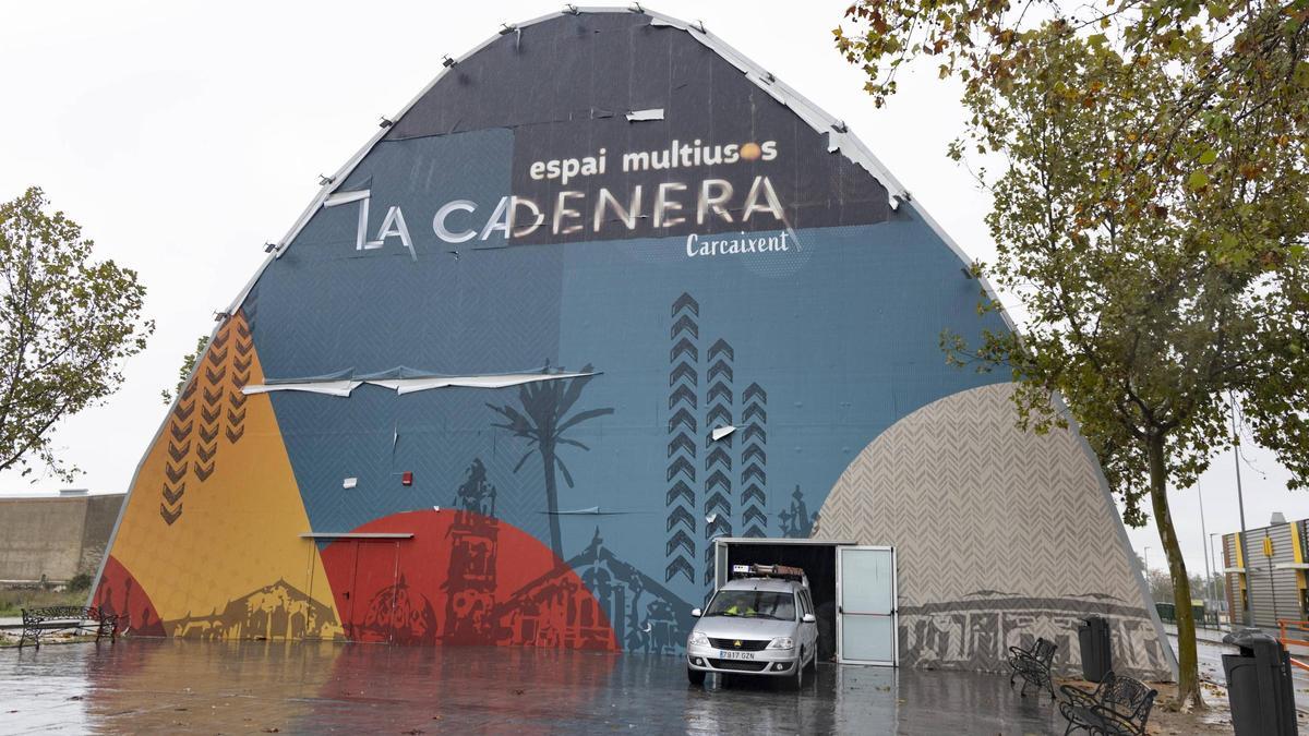 Exterior del espacio multiusos de Carcaixent, en una imagen del miércoles.