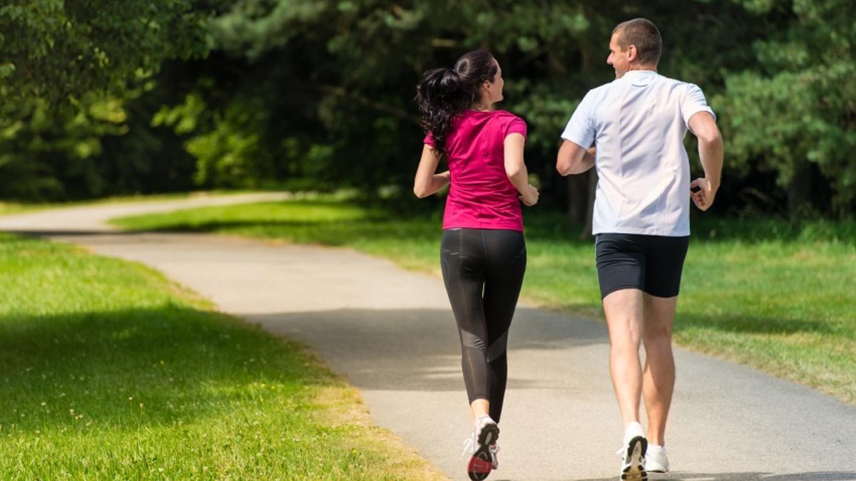 Archivo - Correr. Runing. Pareja corriendo. Ejercicio físico
