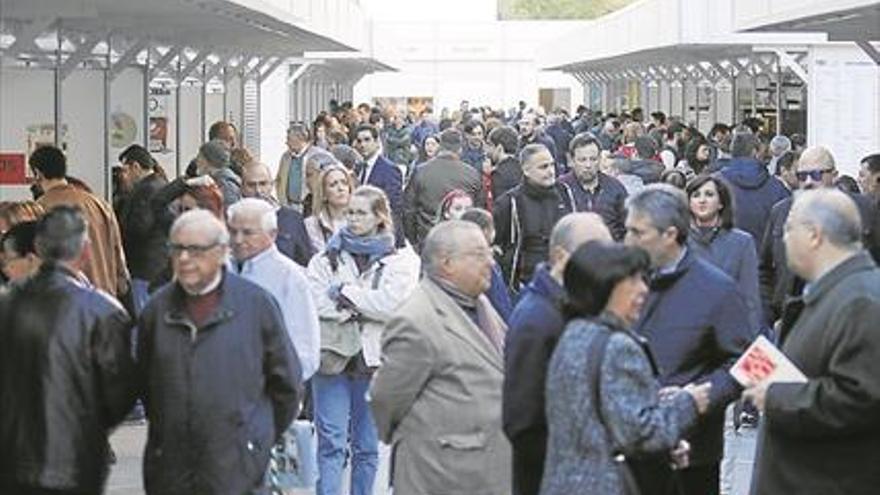 El Ayuntamiento quiere repartir el coste de organizar la Feria del Libro