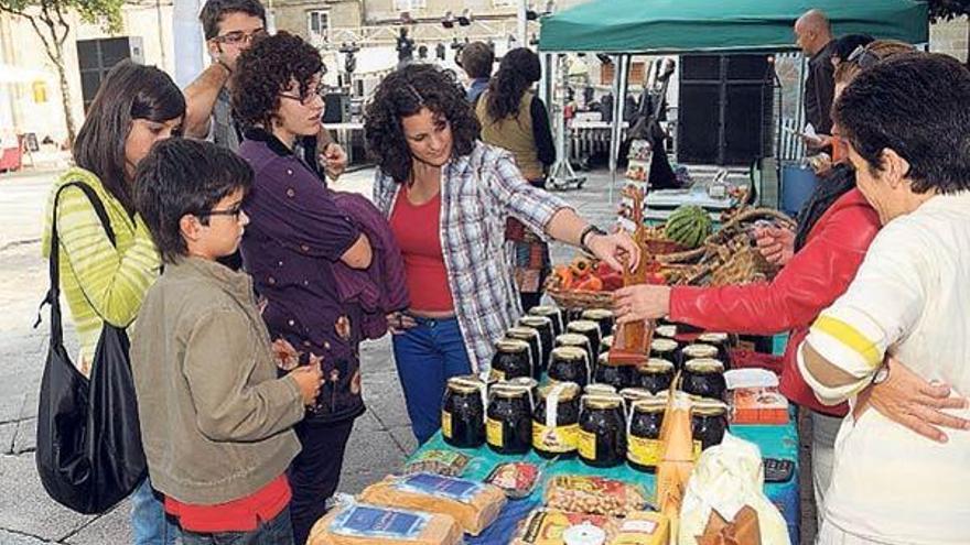 uno de los puestos de productos ecológicos. // R. Vázquez