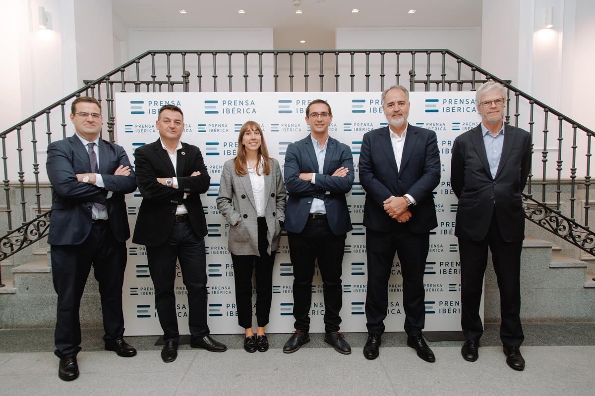 Carlos Aguirre, Javier Donato, Beatriz Molina, Francisco Reina, Miguel Mayrata y Martí Saballs antes de la mesa redonda Iniciativas de desarrollo del biogás en España