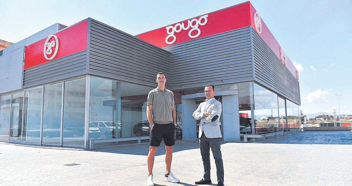 La exposición cuenta con una amplia gama de vehículos, tanto turismos como ligeros