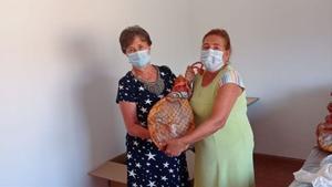 Un poble de Terol regala un pernil als seus veïns al no celebrar les seves festes