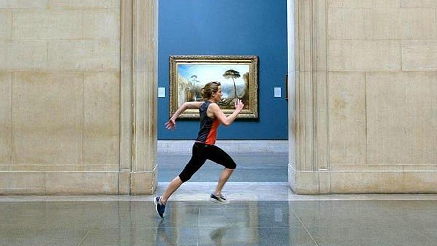 Todos los días, a partir de mañana y hasta el 16 de noviembre, un atleta correrá a toda velocidad los 86 metros de la galería central de la Tate Britain