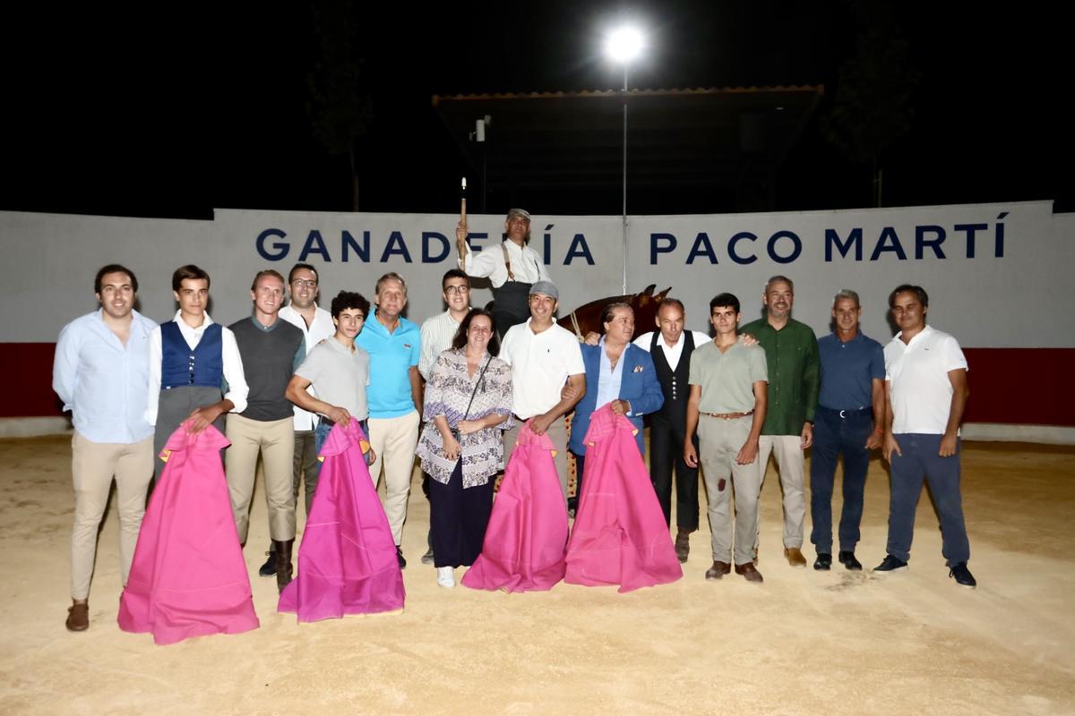 Vicente Barrera y Pepín Líria invitados de lujo en la ganadería de Paco Martí Vicente Barrera y Pepín Líria invitados de lujo en la ganadería de Paco Martí