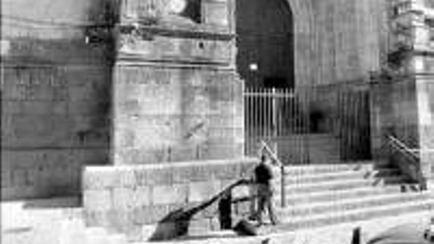 El cabildo pide instalar una rampa para acceder a la catedral vieja