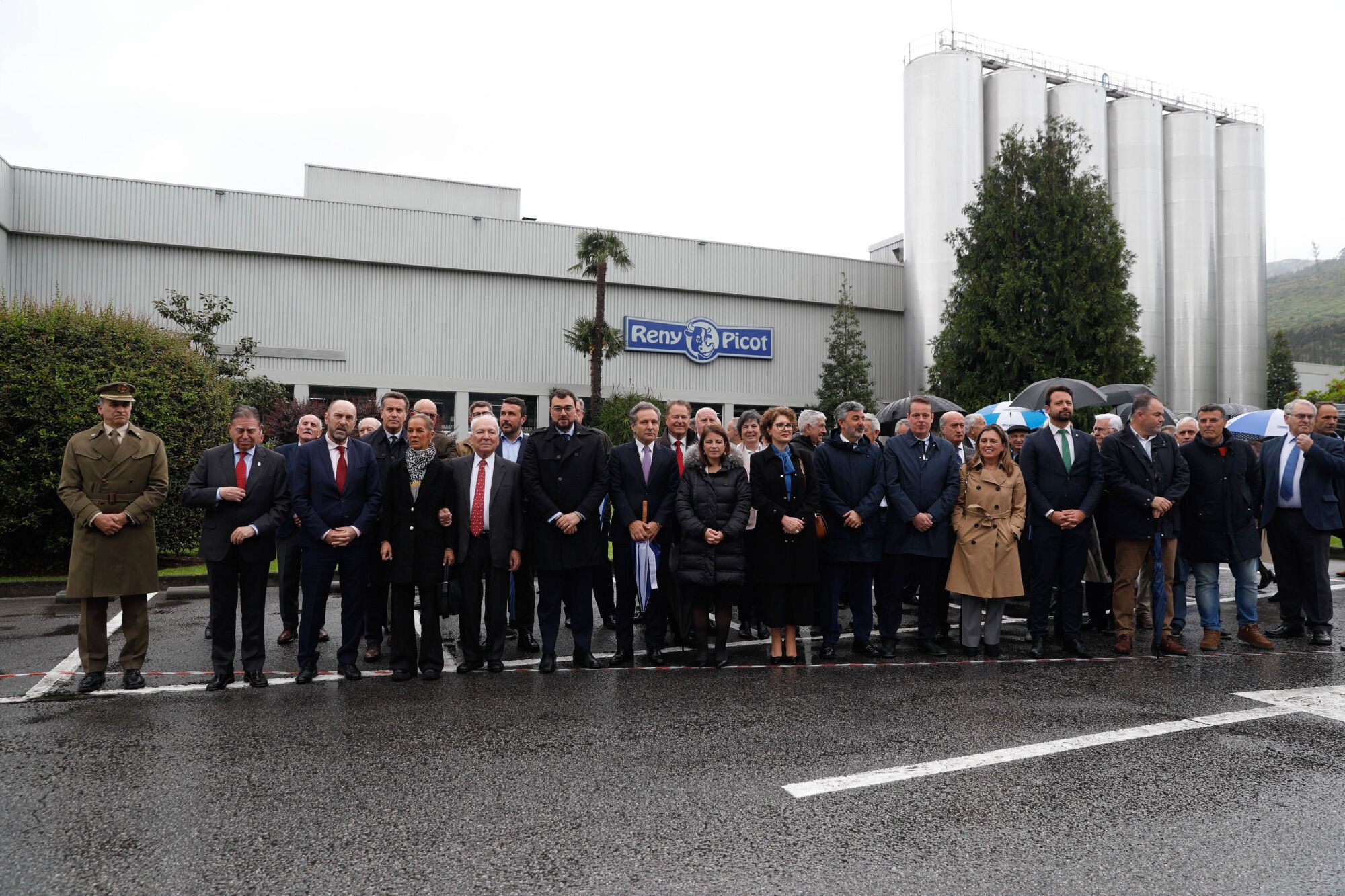 EN IMÁGENES: Inauguración de la nueva planta de Reny Picot en Anleo (Navia)
