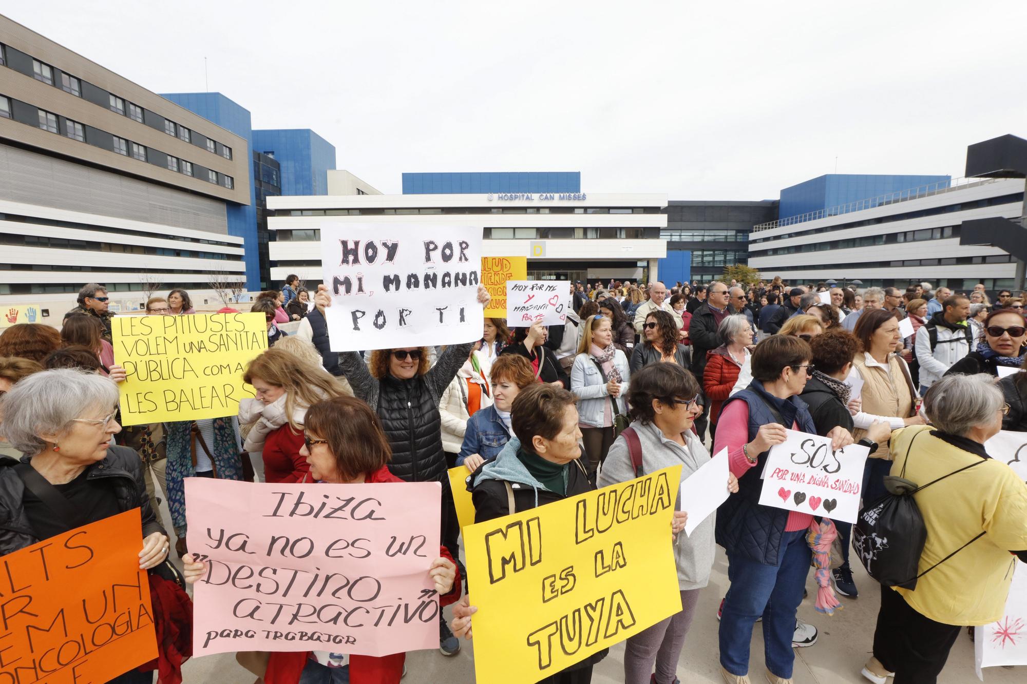 Nueva protesta de los pacientes oncológicos en Ibiza por la falta de médicos: "No vamos a parar"