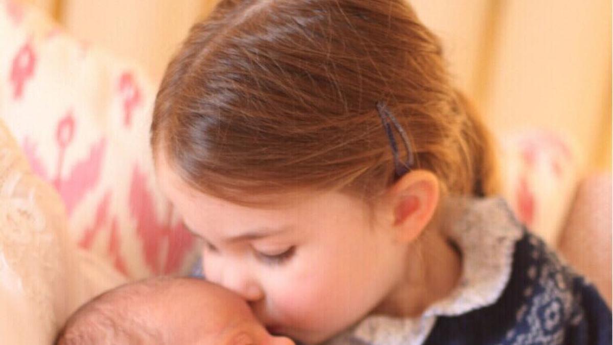 La Princesa Charlotte junto a su hermano, el Príncipe Louis Arthur Charles