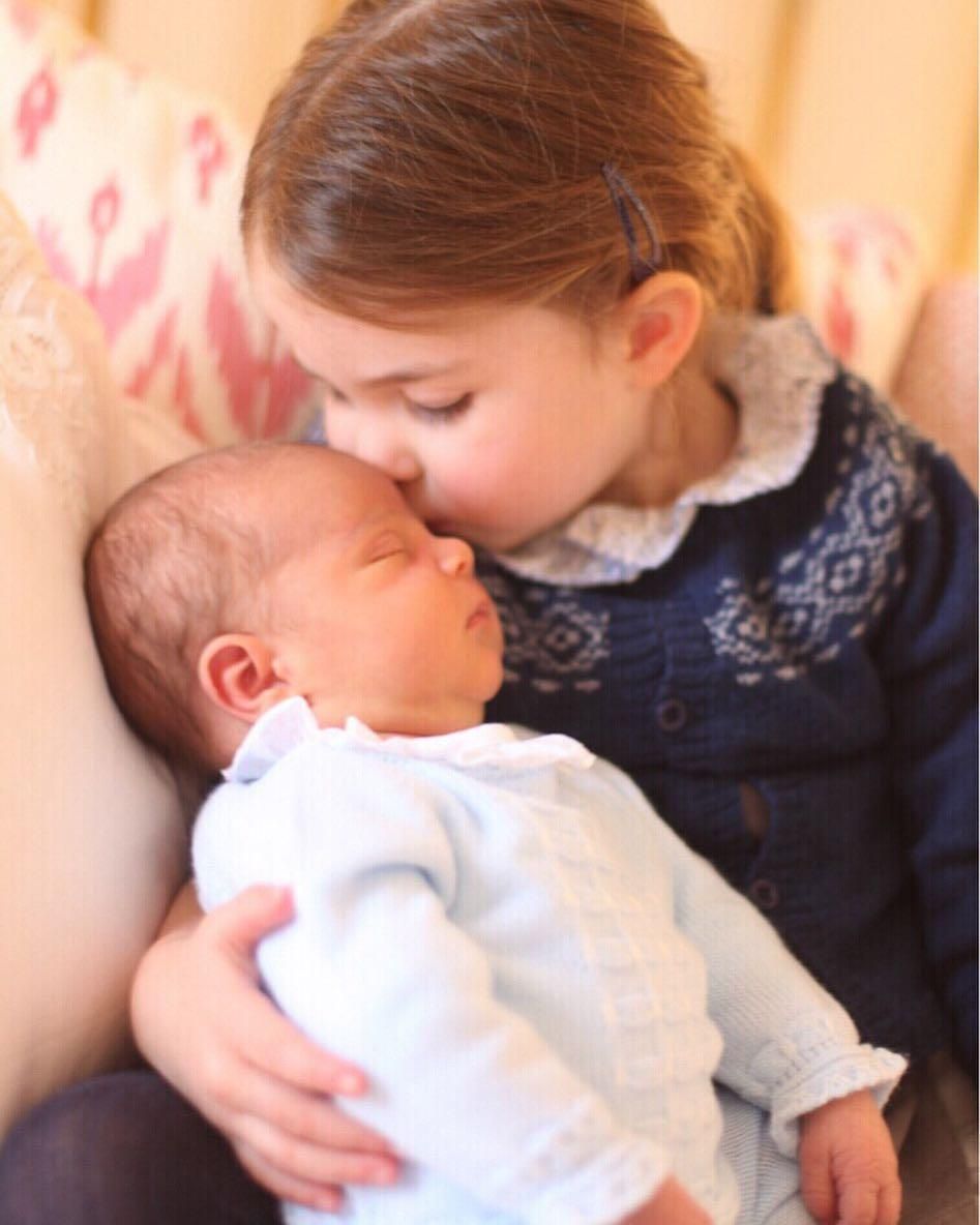 La Princesa Charlotte junto a su hermano, el Príncipe Louis Arthur Charles
